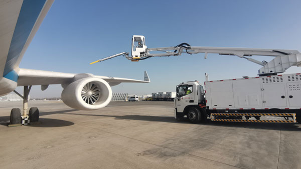 機場除霜車吊艙智能避障系統(圖1)